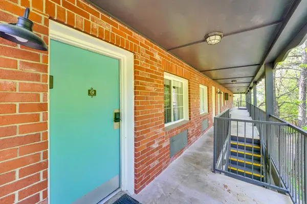 2017 E Van Buren, Eureka Springs, AR 72632-8807
