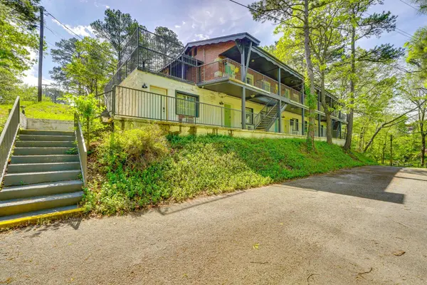 2017 E Van Buren, Eureka Springs, AR 72632-8807