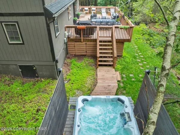 167 Valley View DR, Albrightsville, PA 18210