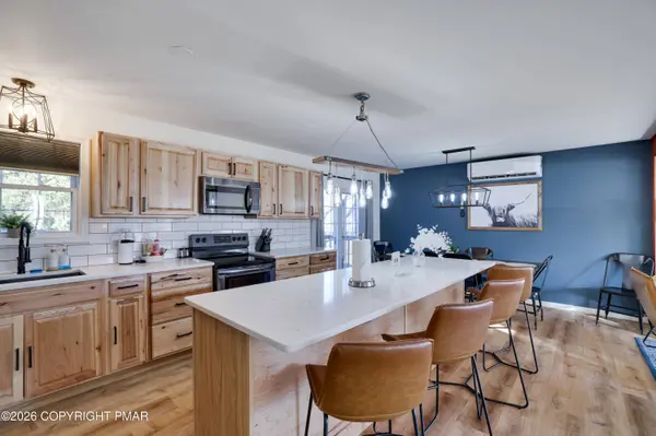 289 Overland DR, Long Pond, PA 18334