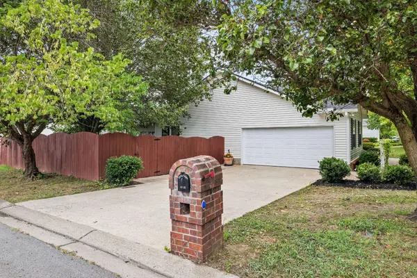 2735 Roscommon Dr, Murfreesboro, TN 37128