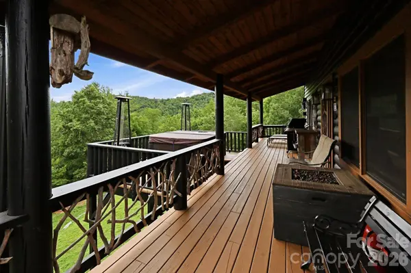206 Hamlet DR, Burnsville, NC 28714