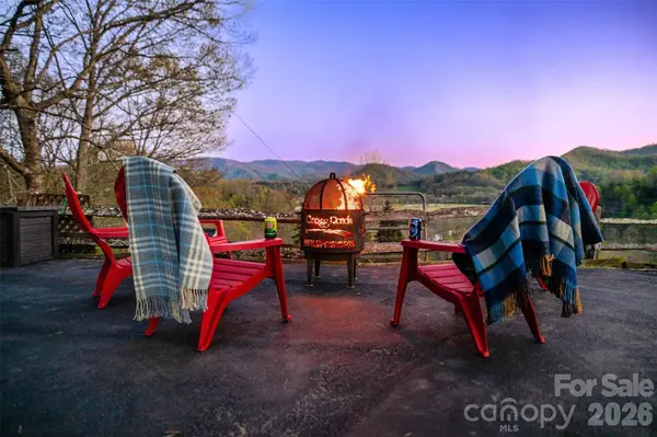 206 Hamlet DR, Burnsville, NC 28714