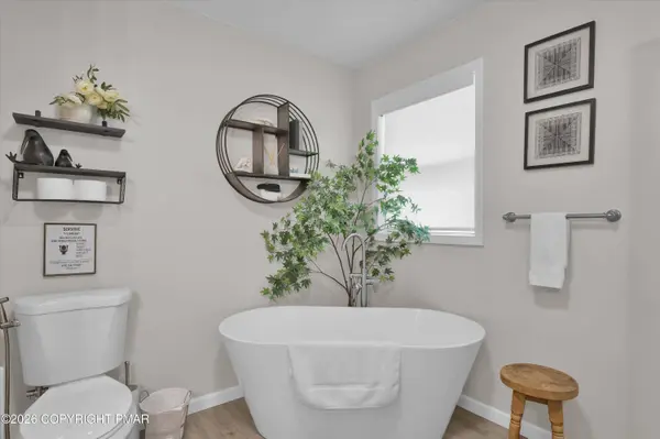 2083 Scarborough WAY, Bushkill, PA 18324
