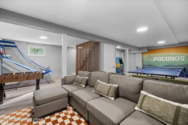 1403 Waterfront DR, Tobyhanna, PA 18466