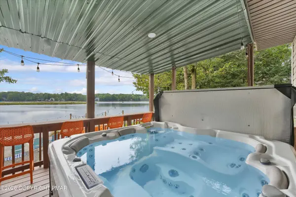 2549 Waterfront DR, Tobyhanna, PA 18466