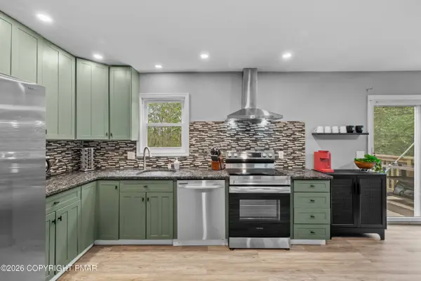 1403 Waterfront DR, Tobyhanna, PA 18466