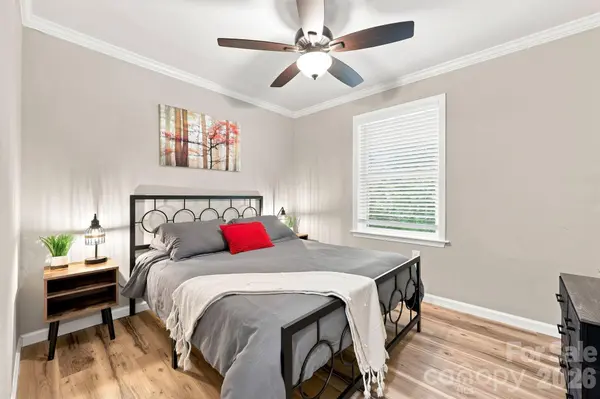 145 Banjo LN, Waynesville, NC 28785