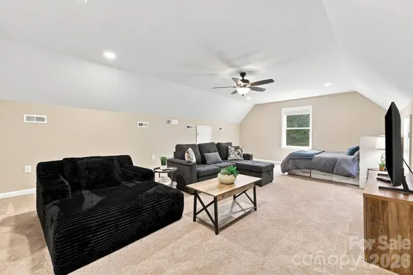 145 Banjo LN, Waynesville, NC 28785
