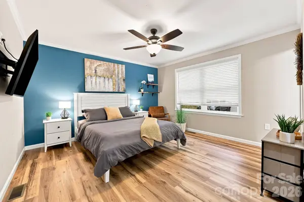 145 Banjo LN, Waynesville, NC 28785