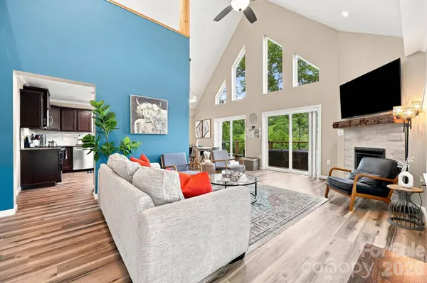 145 Banjo LN, Waynesville, NC 28785
