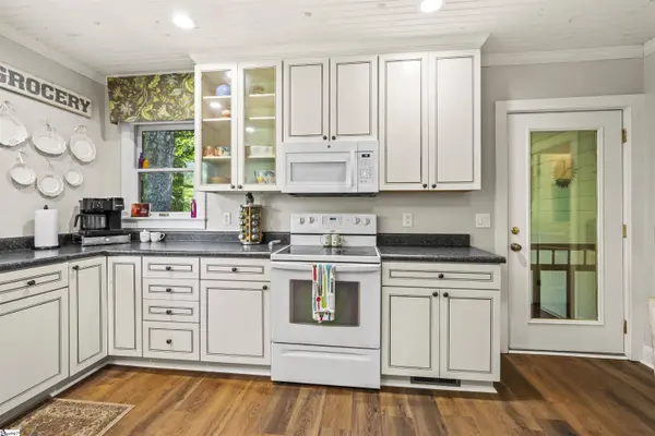 520 Esseola Street, Saluda, NC 28773-0816