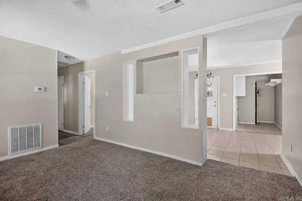 10 Compass Pt, Sherwood, AR 72120-1630