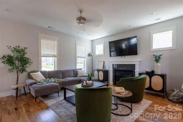 20 Loblolly LN, Asheville, NC 28803