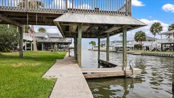 3719 Brewster Key, Galveston, TX 77554