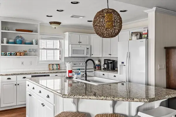 3718 Brewster Key DR, Galveston, TX 77554