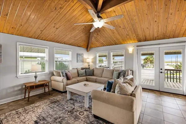 3719 Brewster Key, Galveston, TX 77554
