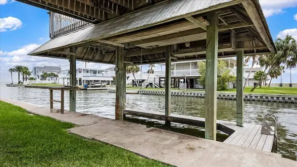 3719 Brewster Key, Galveston, TX 77554