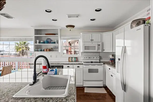 3718 Brewster Key DR, Galveston, TX 77554