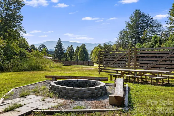 1016 Fontana RD, Bryson City, NC 28713