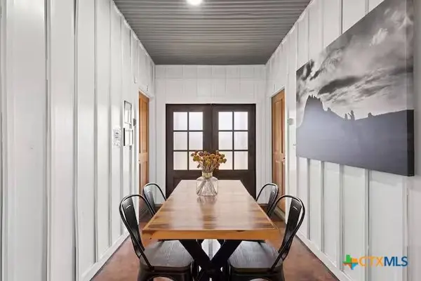 406 Cross Mountain DR, Fredericksburg, TX 78624