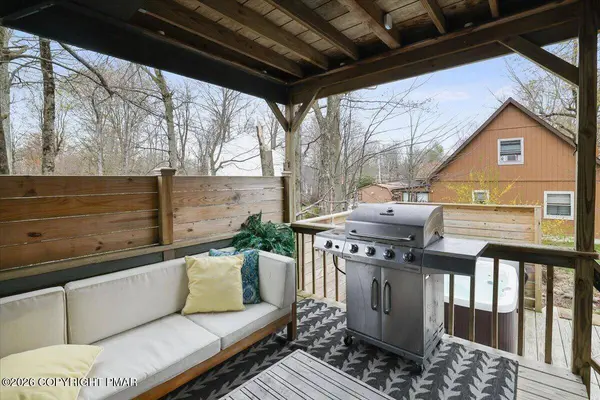 7112 Robinwood DR, Tobyhanna, PA 18466