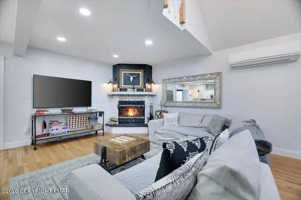 7112 Robinwood DR, Tobyhanna, PA 18466