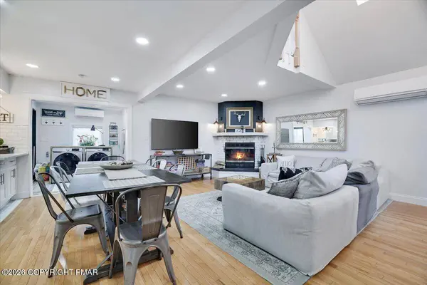 7112 Robinwood DR, Tobyhanna, PA 18466