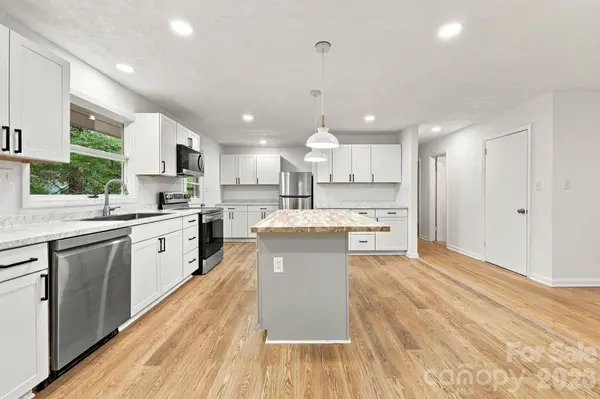 104 Disosway ST, Black Mountain, NC 28711