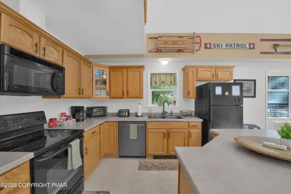 28 Pope LN, Albrightsville, PA 18210