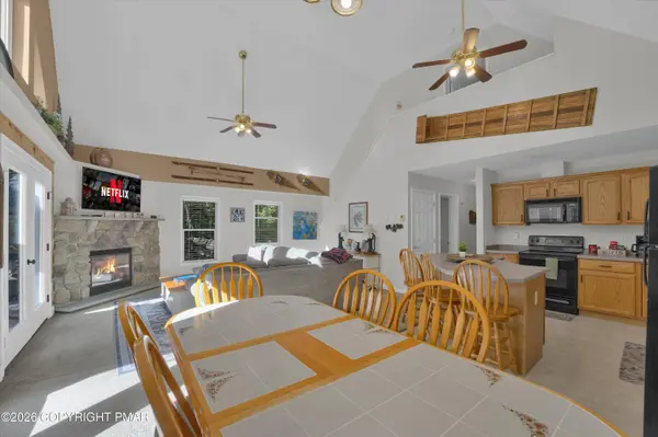 28 Pope LN, Albrightsville, PA 18210