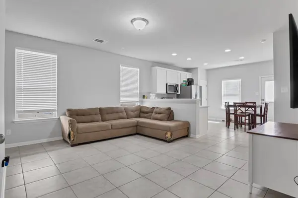 128 Quiet Man DR, Jarrell, TX 76537