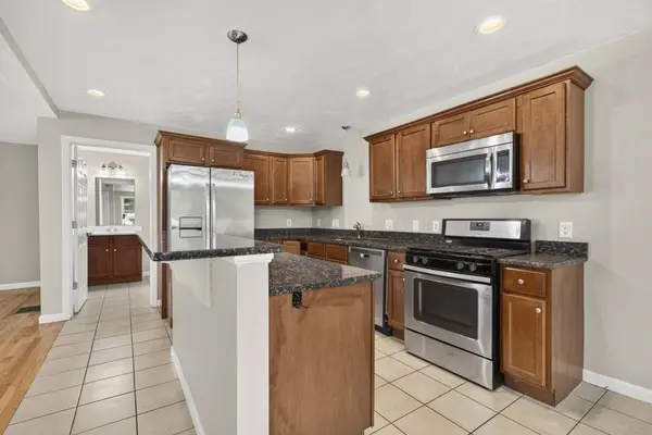 103 Commonwealth Ave, Worcester, MA 01604