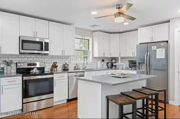 400 Mountain RD, Albrightsville, PA 18210