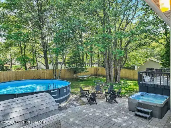 400 Mountain RD, Albrightsville, PA 18210