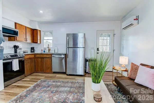 28 Collins Mountain DR, Asheville, NC 28804