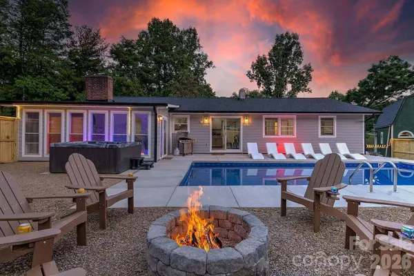 12,20 Collins Mountain DR, Asheville, NC 28804