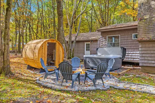 234 Brier Crest RD, Blakeslee, PA 18610