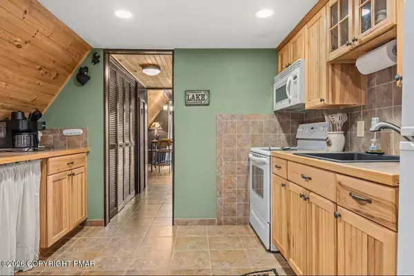 234 Brier Crest RD, Blakeslee, PA 18610