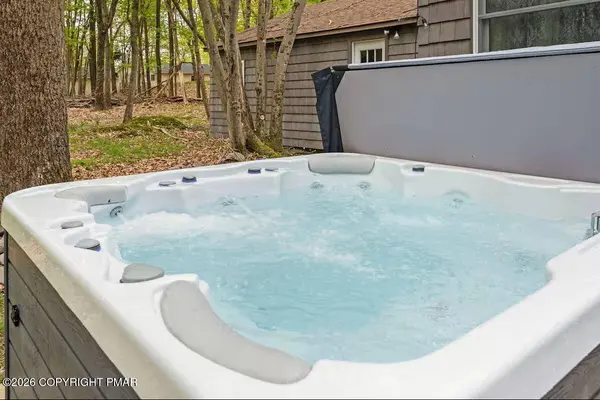234 Brier Crest RD, Blakeslee, PA 18610