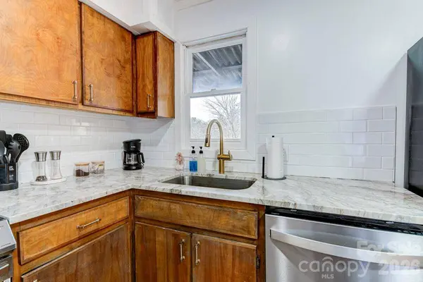 28 Collins Mountain DR, Asheville, NC 28804