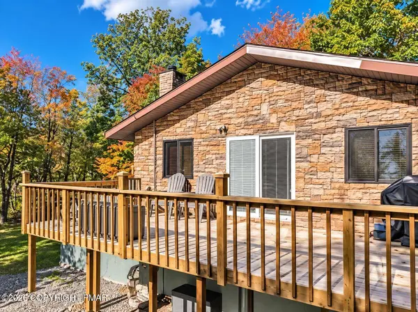 111 Country CT, Long Pond, PA 18334
