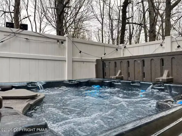 111 Country CT, Long Pond, PA 18334