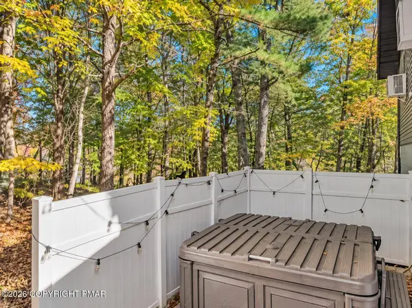 111 Country CT, Long Pond, PA 18334