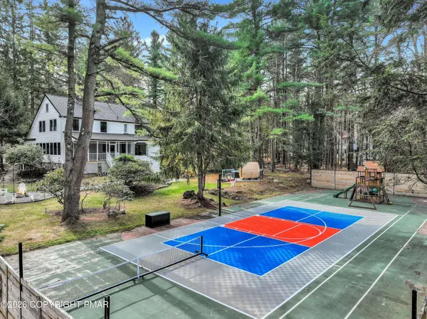 139 McCauley AVE, Pocono Pines, PA 18350