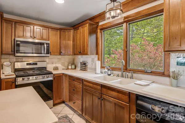 28 Nantahala RDG, Bryson City, NC 28713
