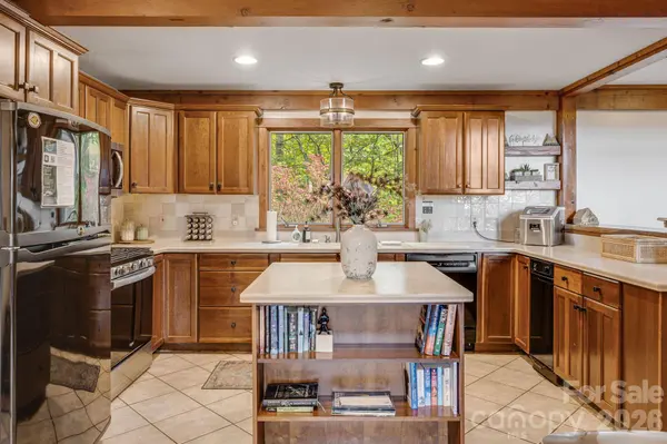 28 Nantahala RDG, Bryson City, NC 28713