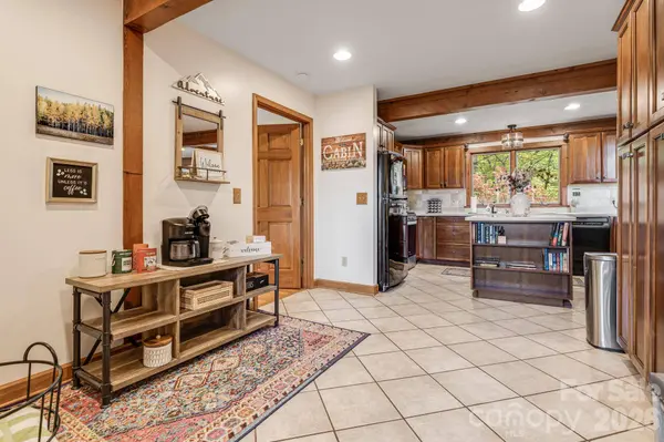 28 Nantahala RDG, Bryson City, NC 28713