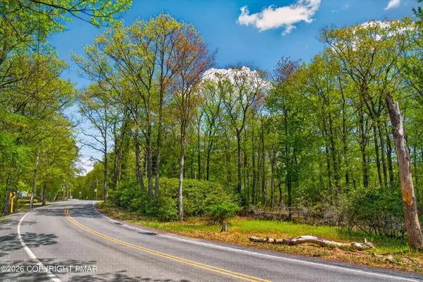 Lake Harmony RD, Lake Harmony, PA 18624