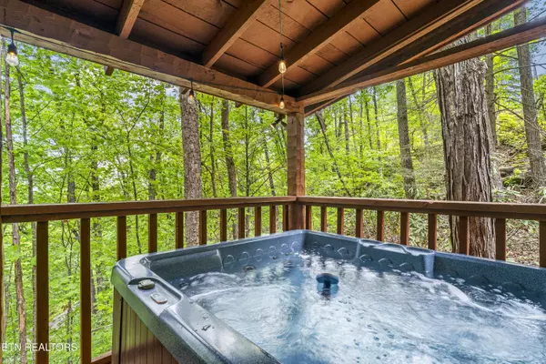 3433 Twin City WAY, Pigeon Forge, TN 37863